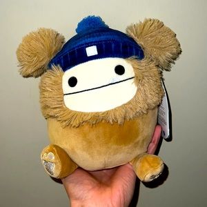 NWT Benny the Bigfoot Squishmallow with beanie 7.5”